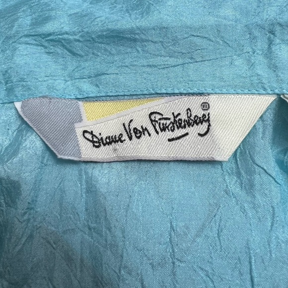 Vintage Diane von Furstenberg Aqua Blue Button Up Crinkle Blouse DVF Top Size 6 - Picture 2 of 9